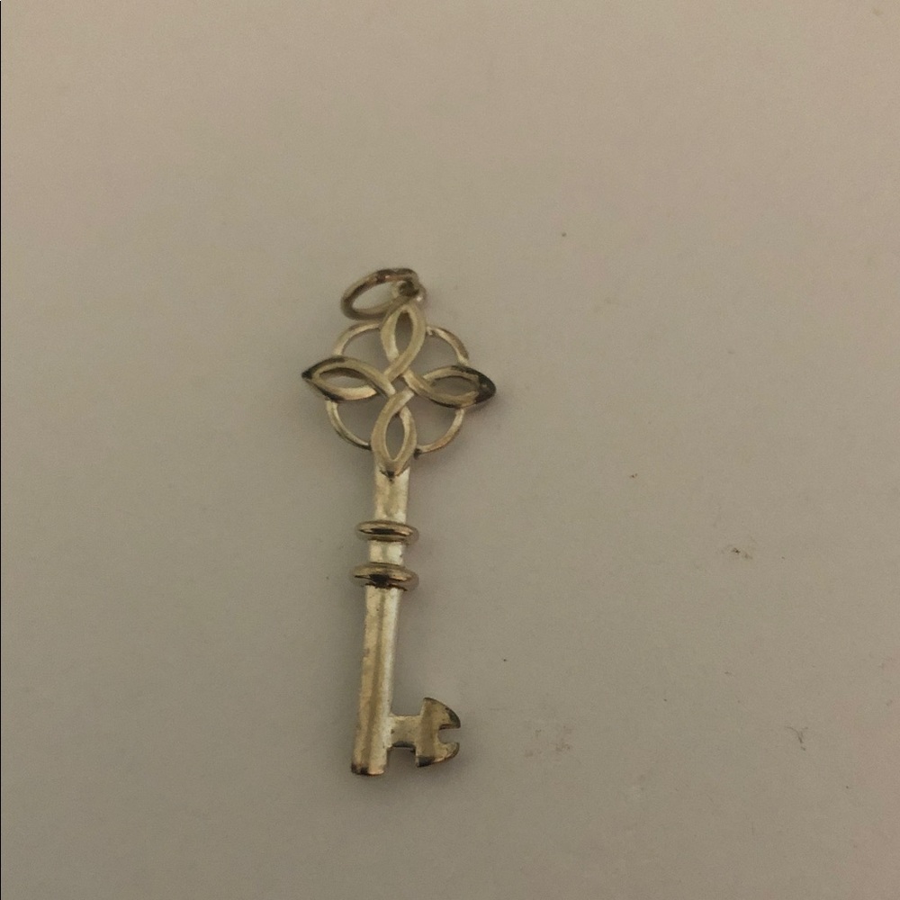 Stella & Dot Sterling Silver (925) Four Point Celtic Knot Key Pendant